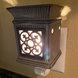 Scentsy Plug in Warmer